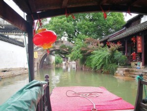 周庄游玩攻略（周庄之旅，畅游古镇风情，让你穿越时空体验江南韵味）